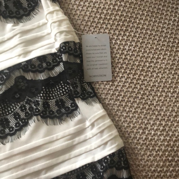 Black and white lace dress - Picture 3 of 4